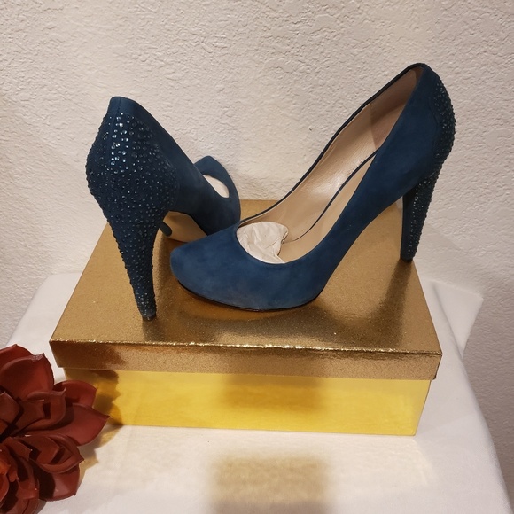 Shoes - Picture 4 of 4